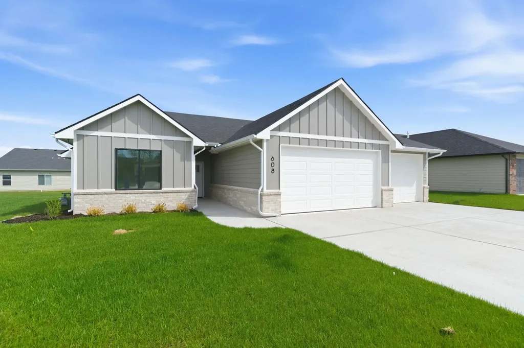 608 E Elmwood Street Park City KS 67147-1124