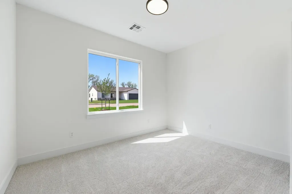 608 E Elmwood Street Park City KS 67147-1124