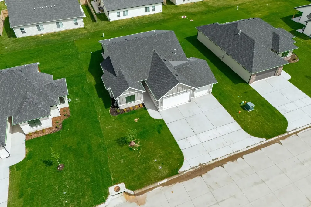 608 E Elmwood Street Park City KS 67147-1124