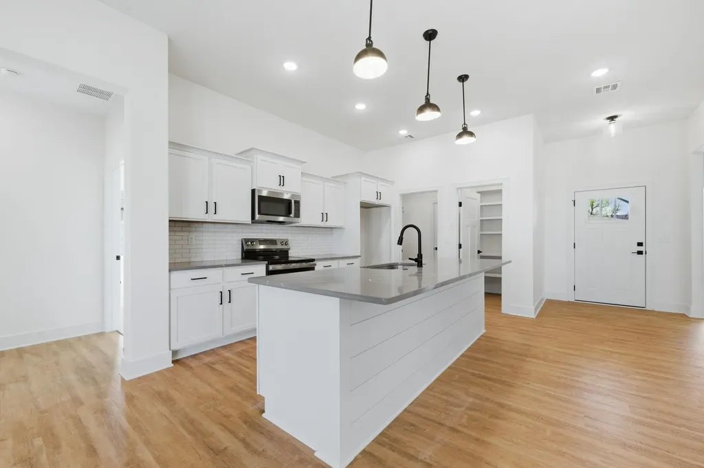 608 E Elmwood Street Park City KS 67147-1124