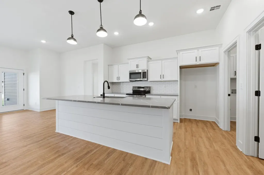 608 E Elmwood Street Park City KS 67147-1124