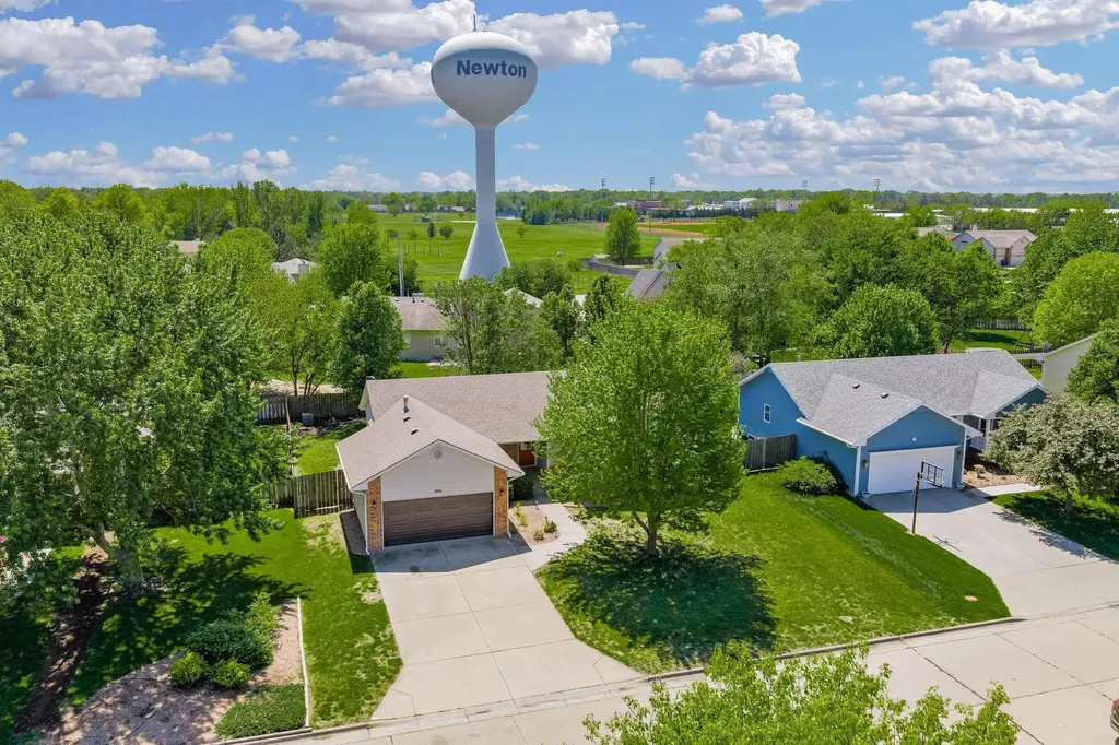 809 Country Lane Newton KS 67114