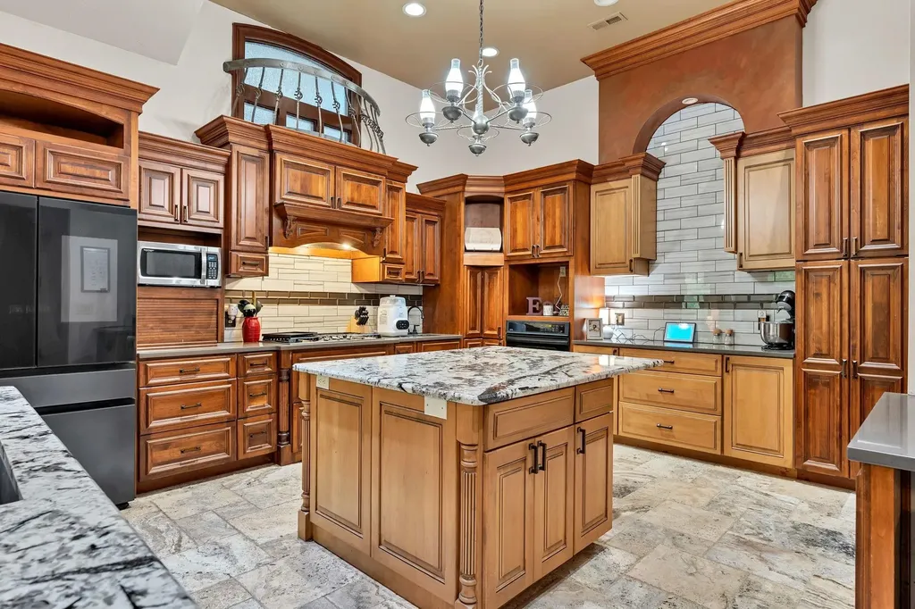 2319 N Rough Creek Road Derby KS 67037-8456