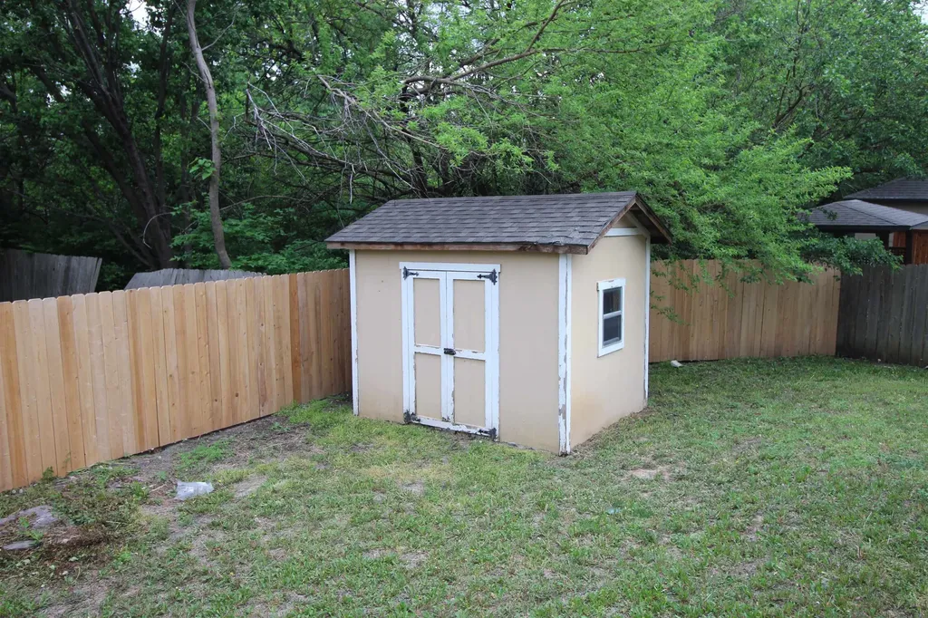 1114 S Longford Street Wichita KS 67207-3238