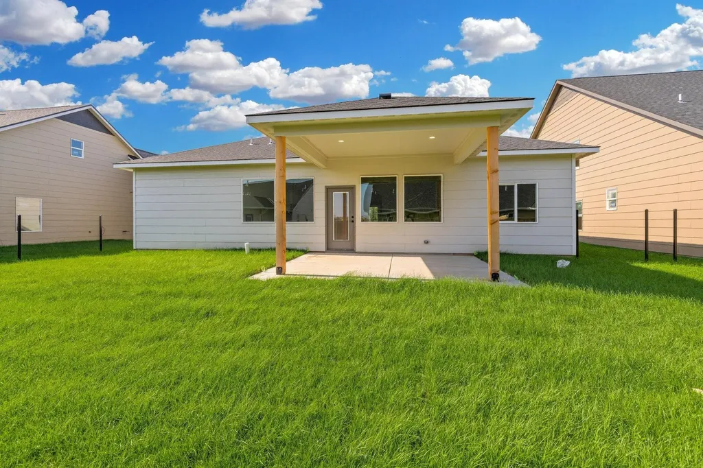 738 N Rainbow Lake Court Wichita KS 67235