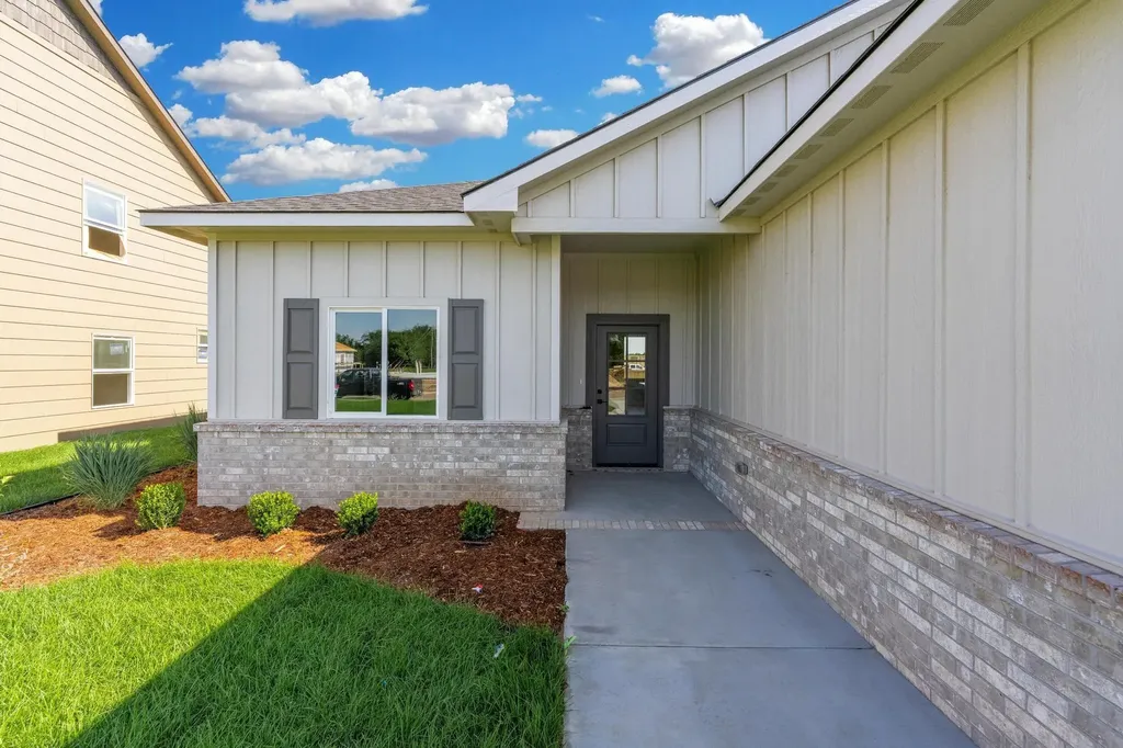 738 N Rainbow Lake Court Wichita KS 67235