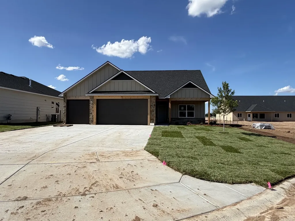734 N Rainbow Lake Court Wichita KS 67235