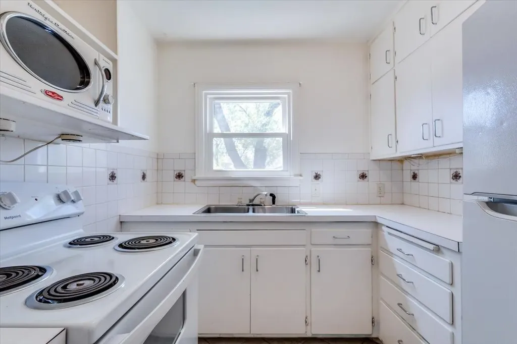 1126 S Lulu Avenue Wichita KS 67211