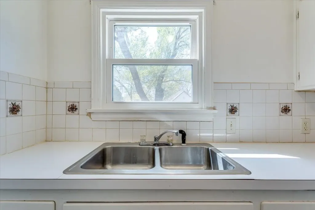 1126 S Lulu Avenue Wichita KS 67211