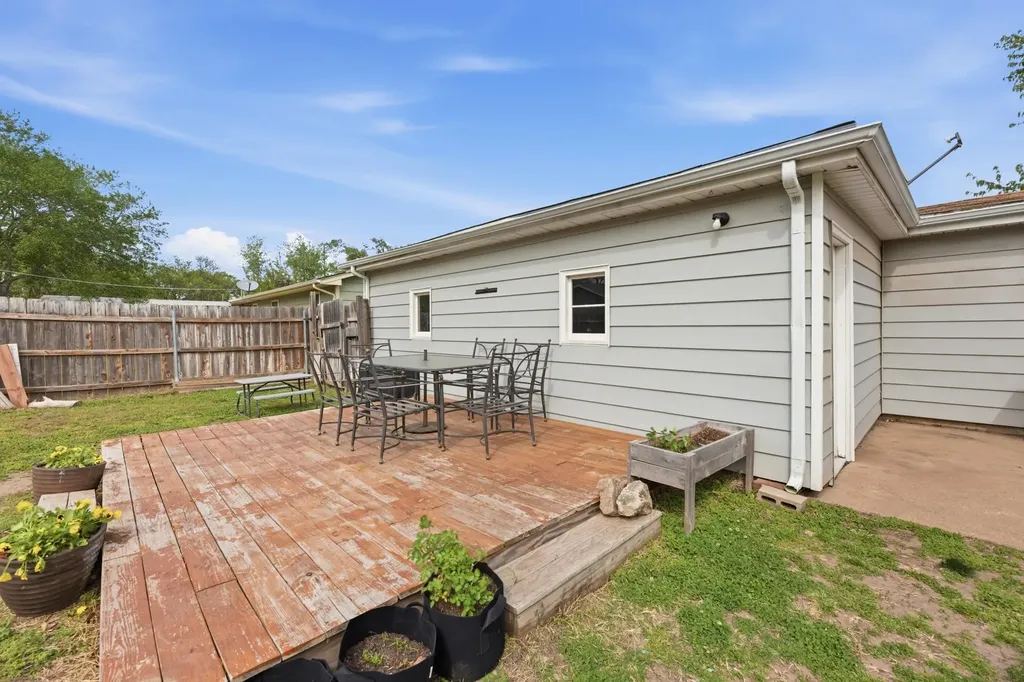 909 N Bebe Street Wichita KS 67212