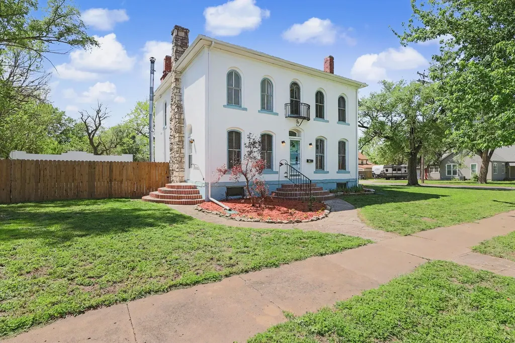 303 E 5th Street Newton KS 67114
