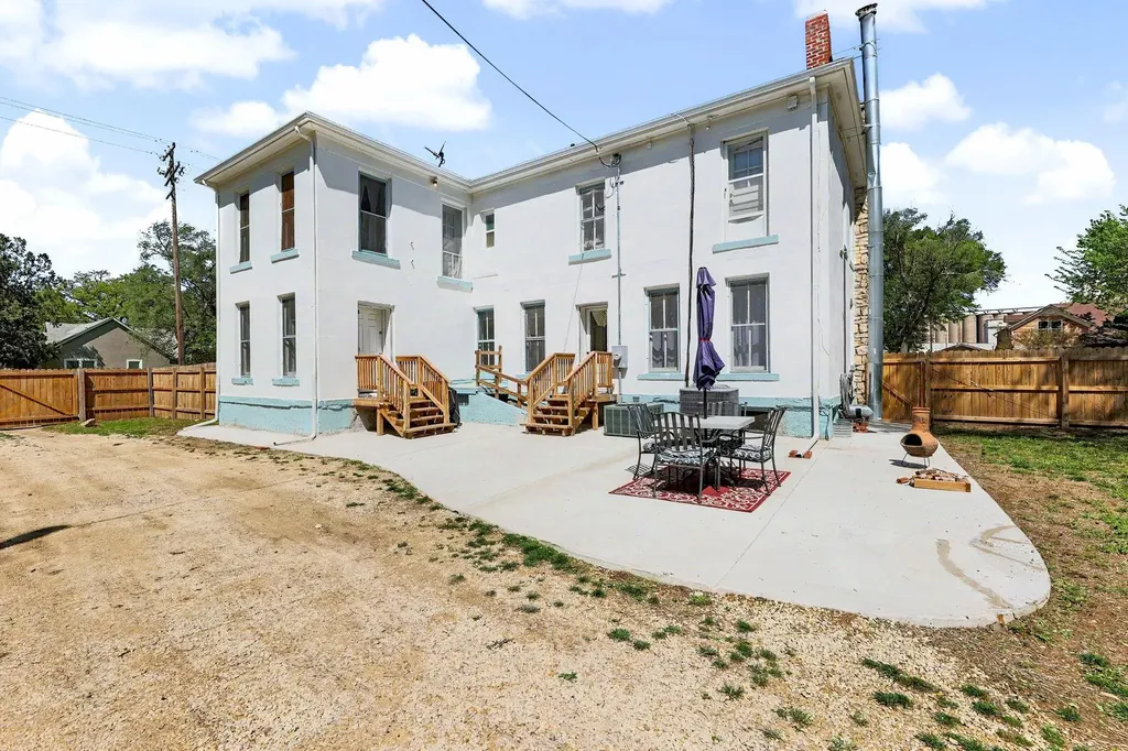 303 E 5th Street Newton KS 67114