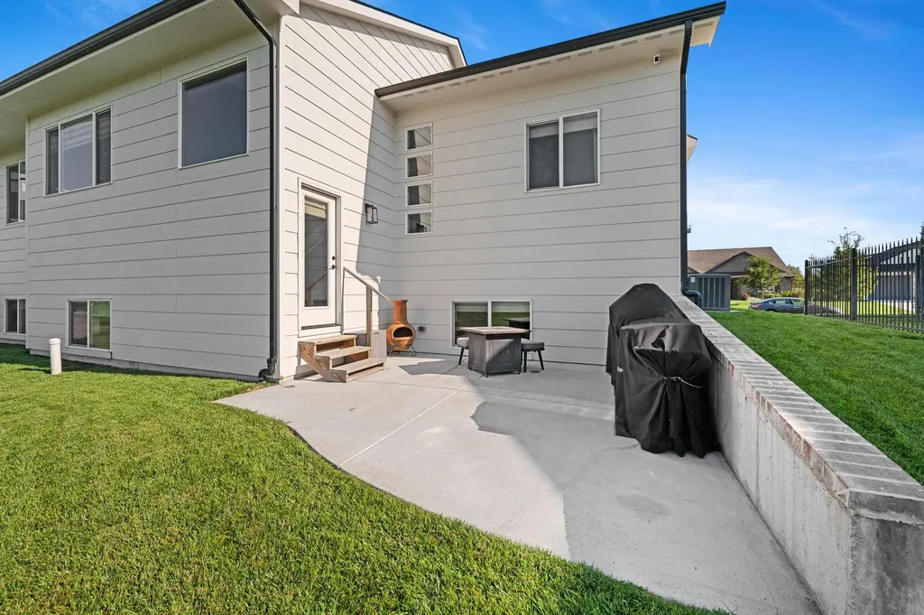 1327 W Footbridge Street Goddard KS 67052