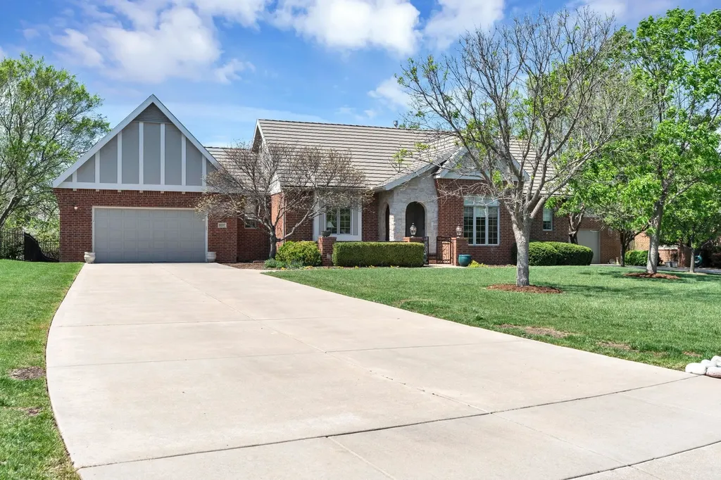 9237 N Wilson Estates Court Wichita KS 67206