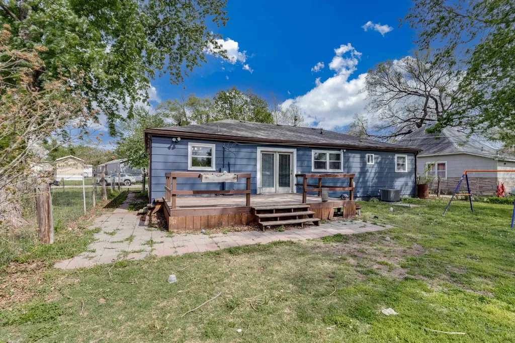 1215 N Logan Street Newton KS 67114-2343