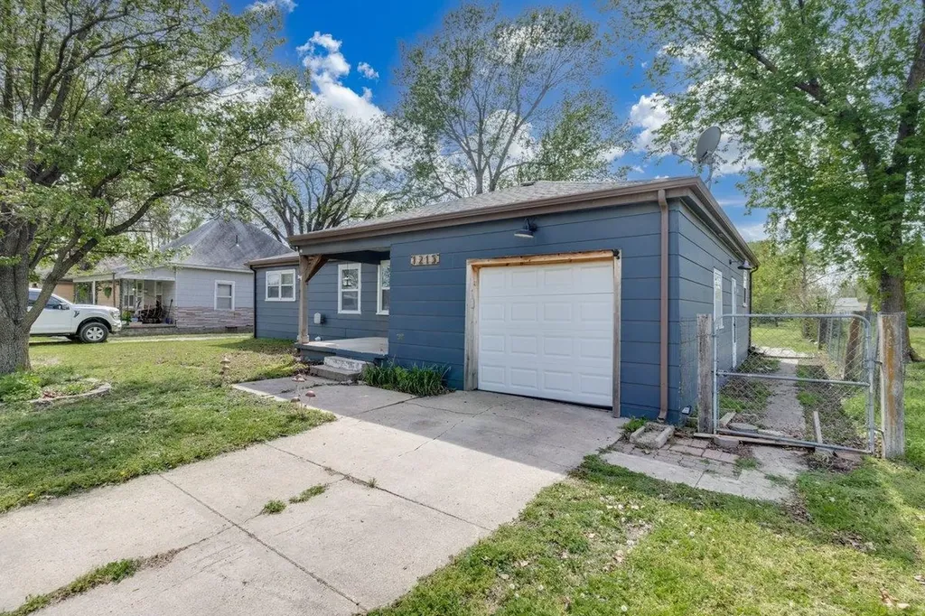 1215 N Logan Street Newton KS 67114-2343