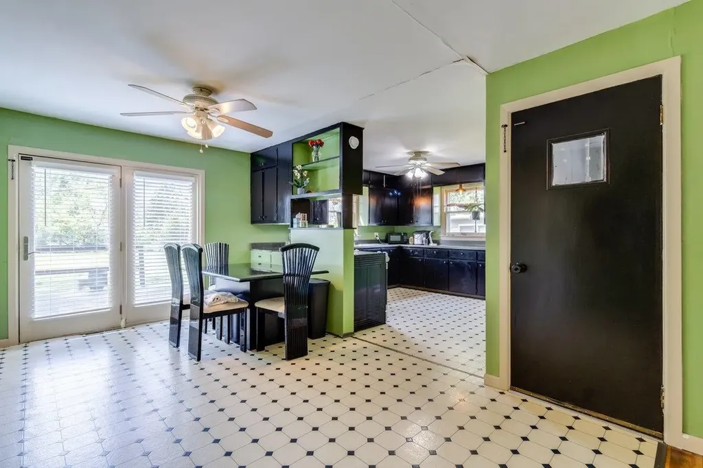 1215 N Logan Street Newton KS 67114-2343