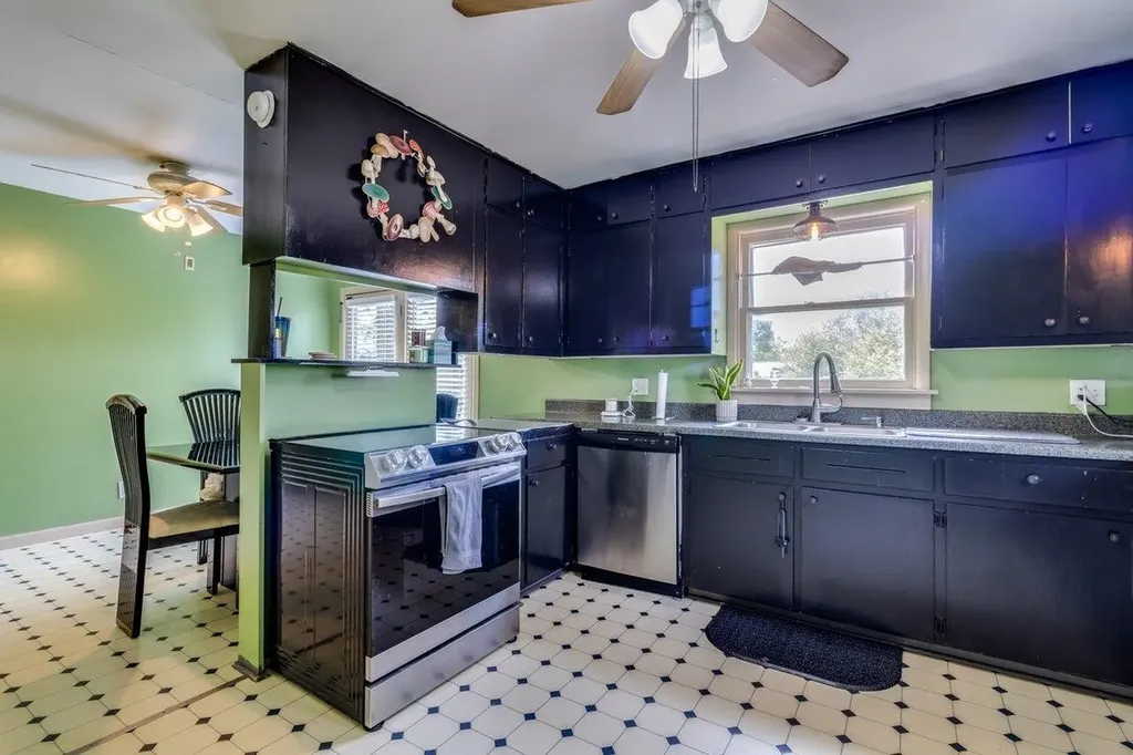 1215 N Logan Street Newton KS 67114-2343