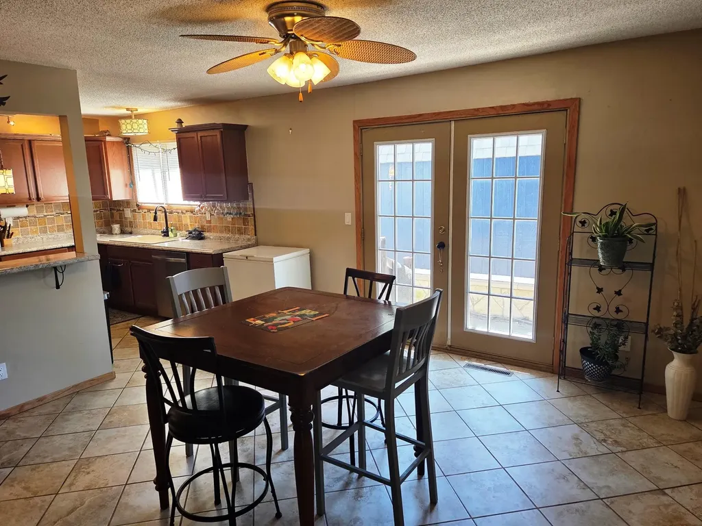1120 Helen Augusta KS 67010