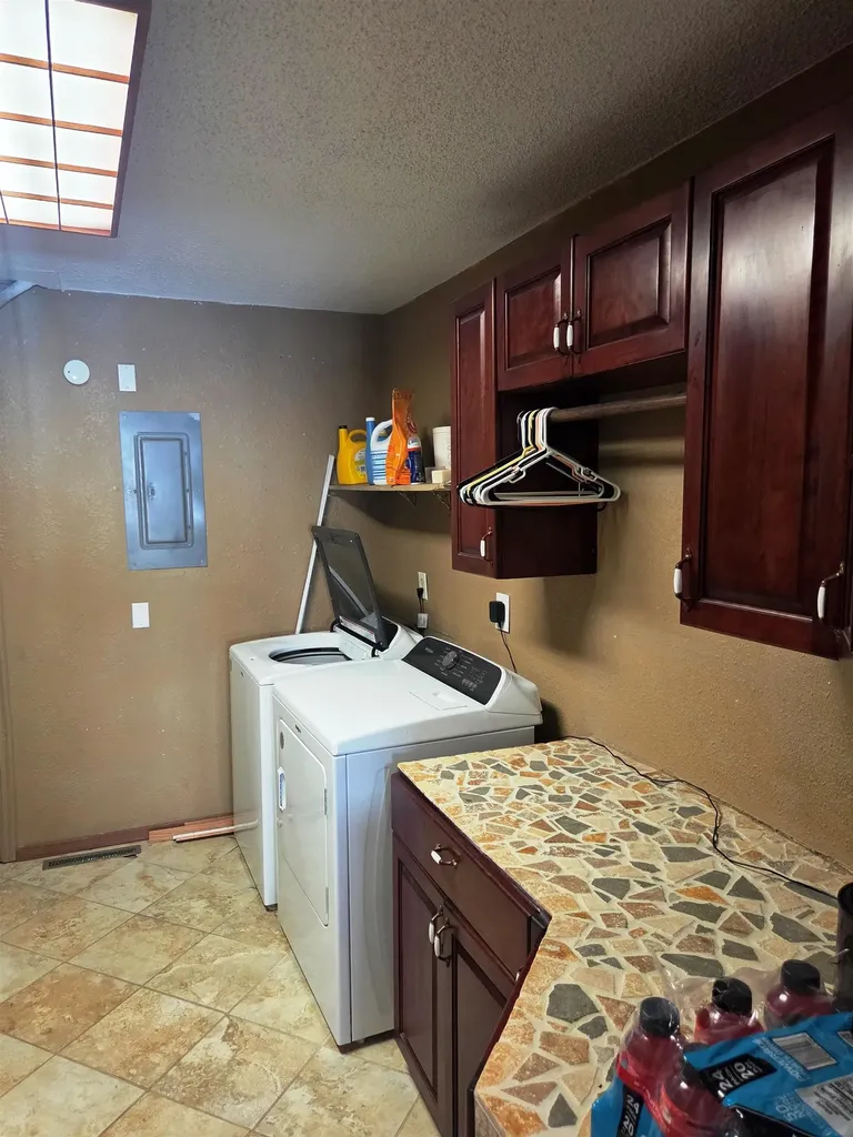 1120 Helen Augusta KS 67010