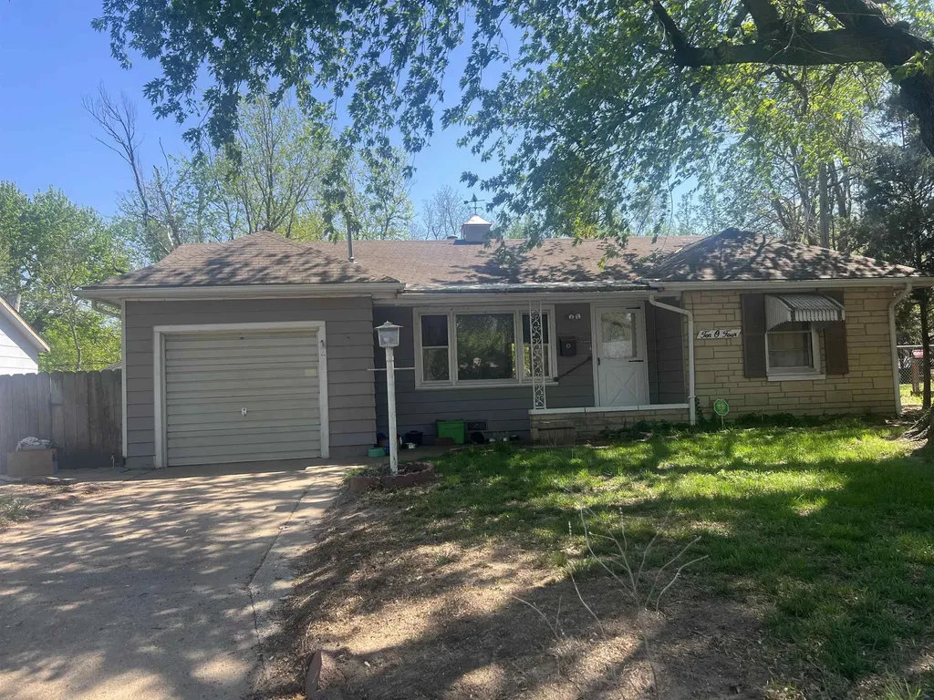 1004 N 9 Arkansas City KS 67005