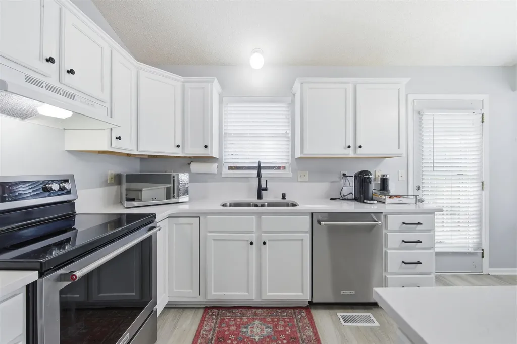 705 S Westview Circle Andover KS 67002-9336