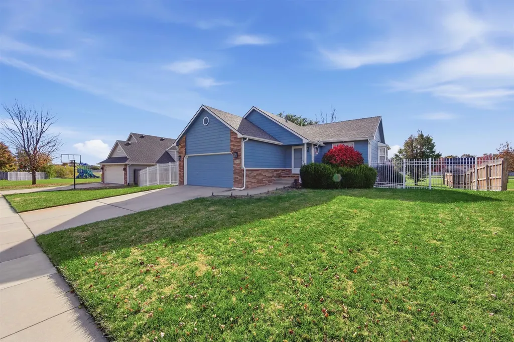 705 S Westview Circle Andover KS 67002-9336