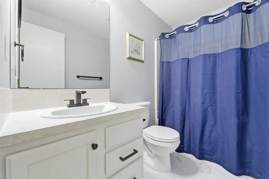 705 S Westview Circle Andover KS 67002-9336
