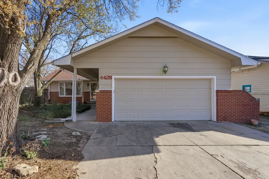 4428 Gunnison Street Bel Aire KS 67220