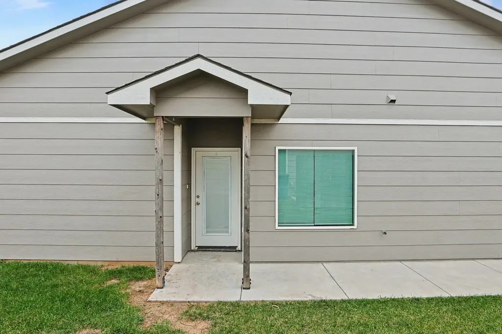 8041-8043 E 34th Court S Wichita KS 67210