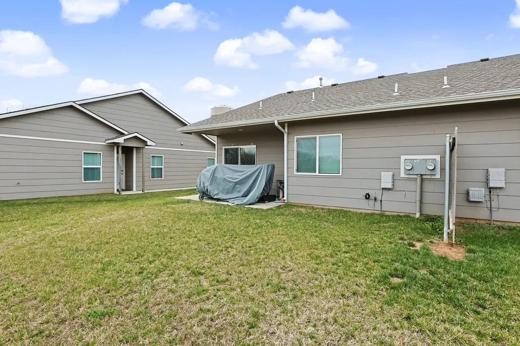 8041-8043 E 34th Court S Wichita KS 67210