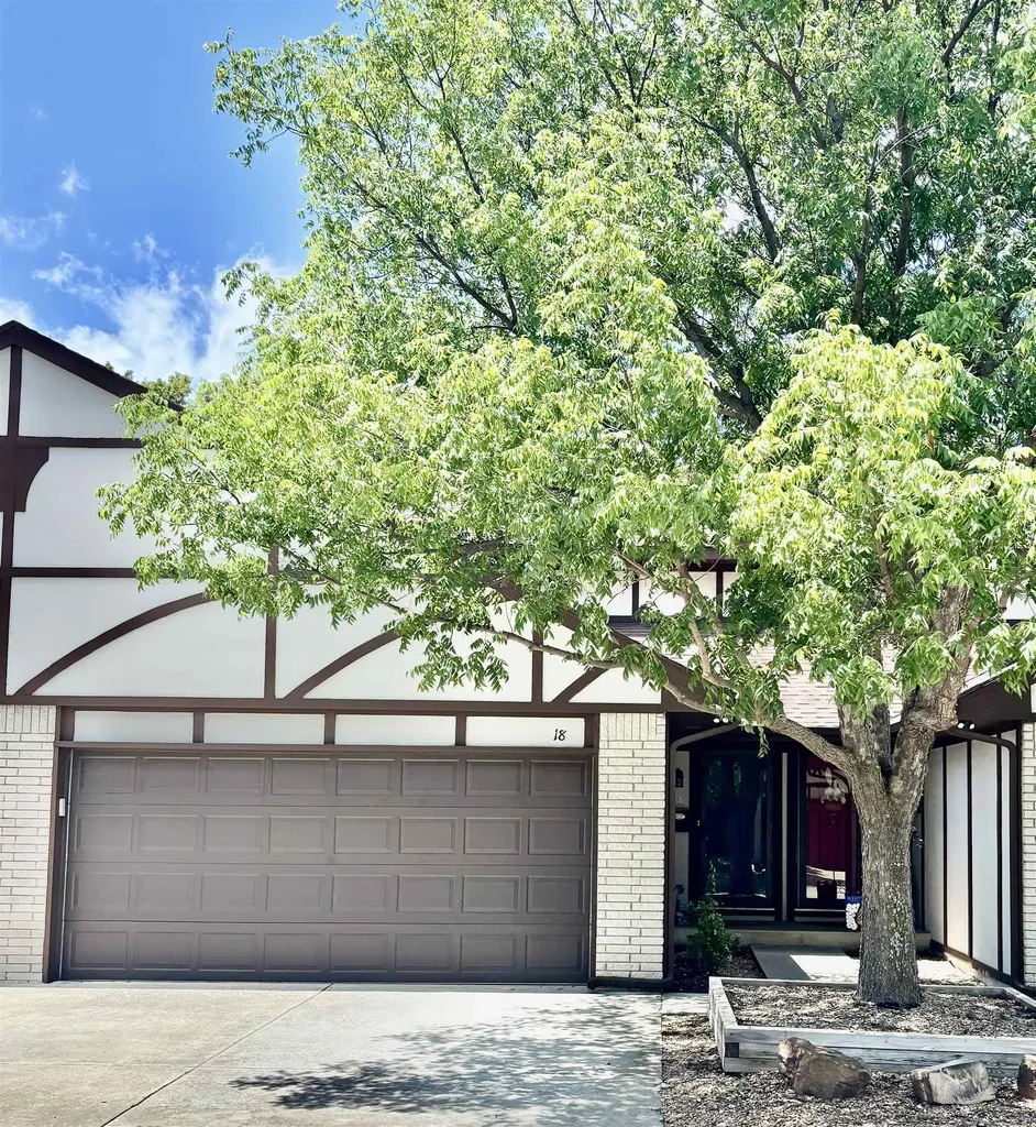 641 N Woodlawn Wichita KS 67208