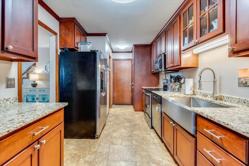 641 N Woodlawn Wichita KS 67208