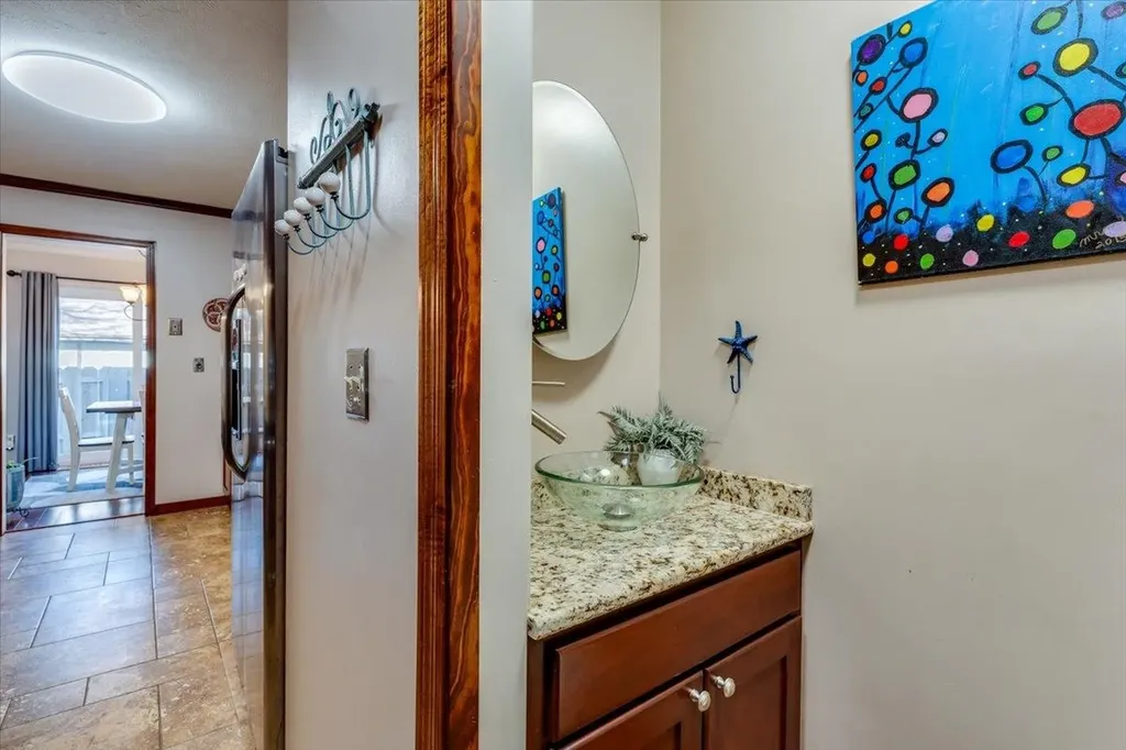 641 N Woodlawn Wichita KS 67208