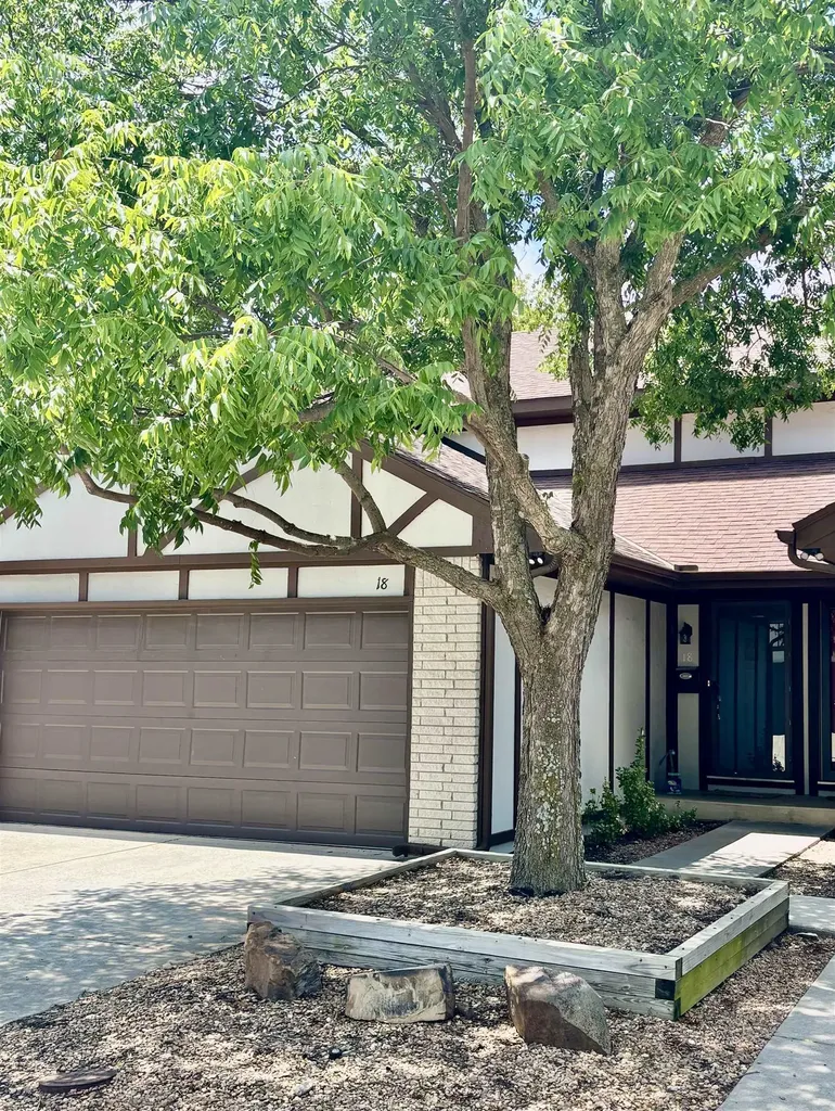 641 N Woodlawn Wichita KS 67208