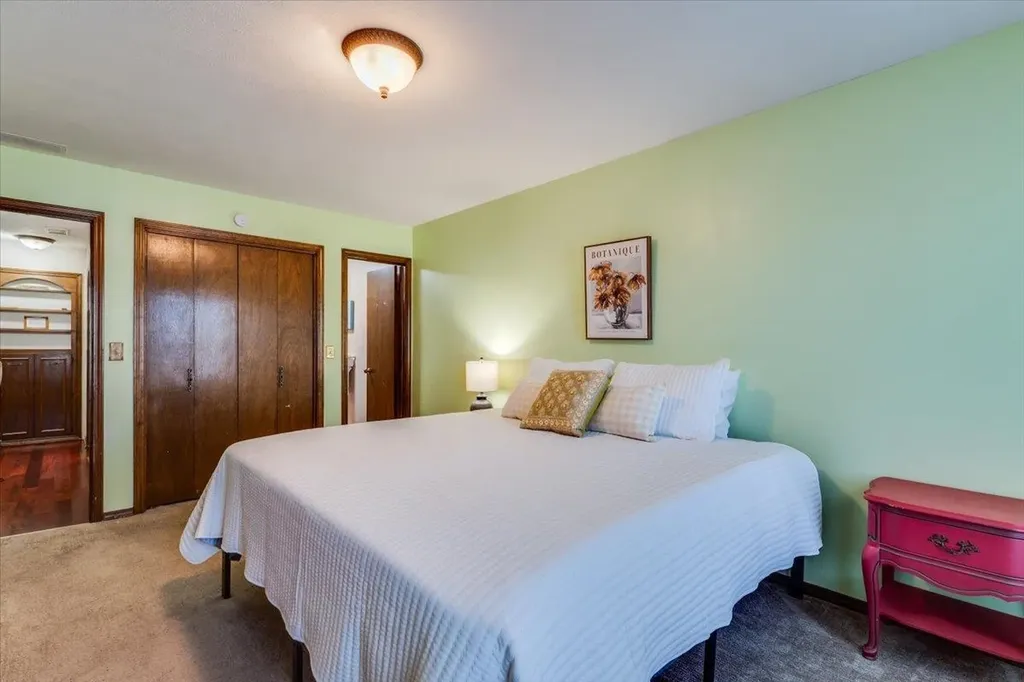 641 N Woodlawn Wichita KS 67208