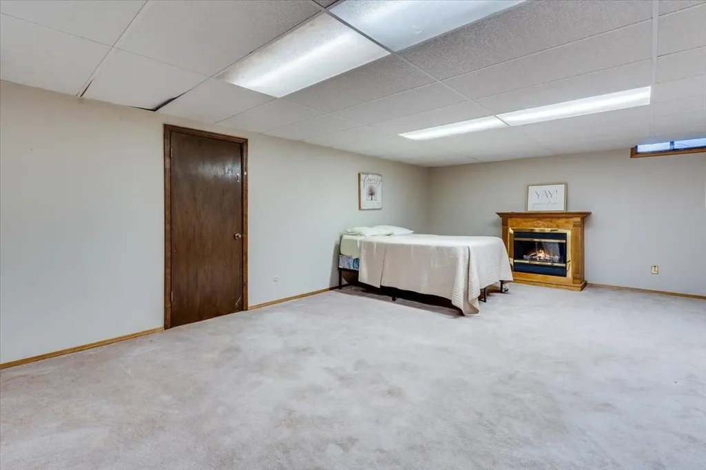641 N Woodlawn Wichita KS 67208