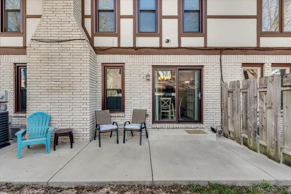 641 N Woodlawn Wichita KS 67208
