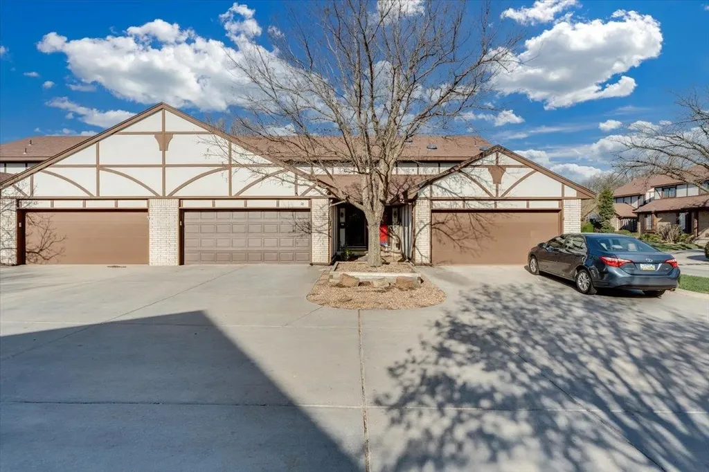 641 N Woodlawn Wichita KS 67208