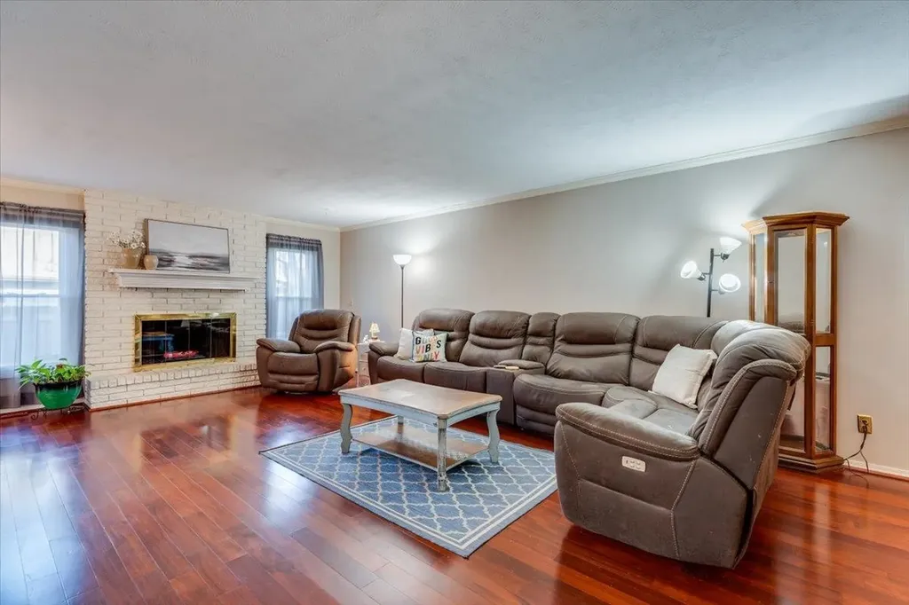 641 N Woodlawn Wichita KS 67208