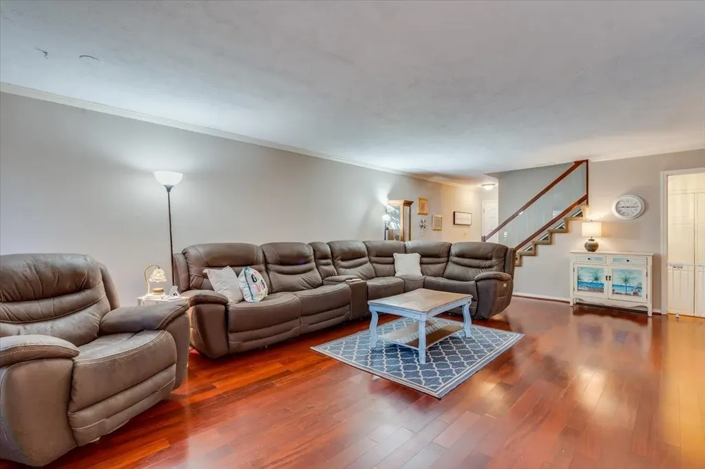 641 N Woodlawn Wichita KS 67208