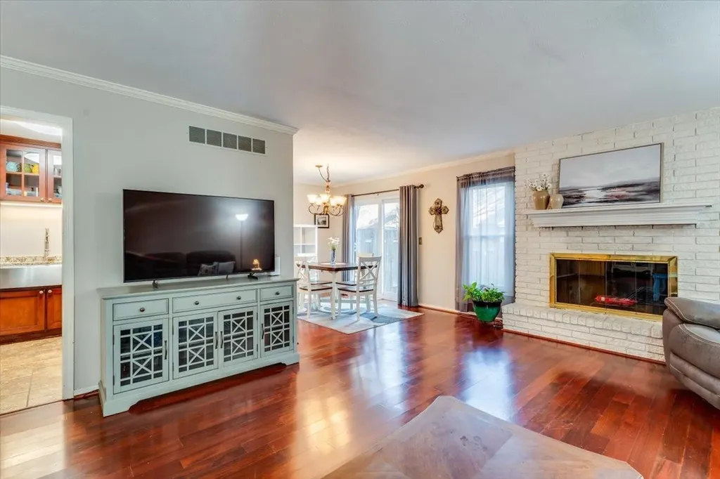 641 N Woodlawn Wichita KS 67208