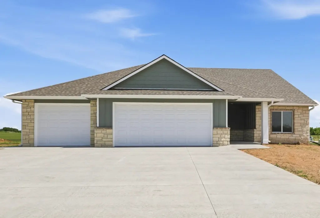 505 Maple Leaf Circle Newton KS 67114