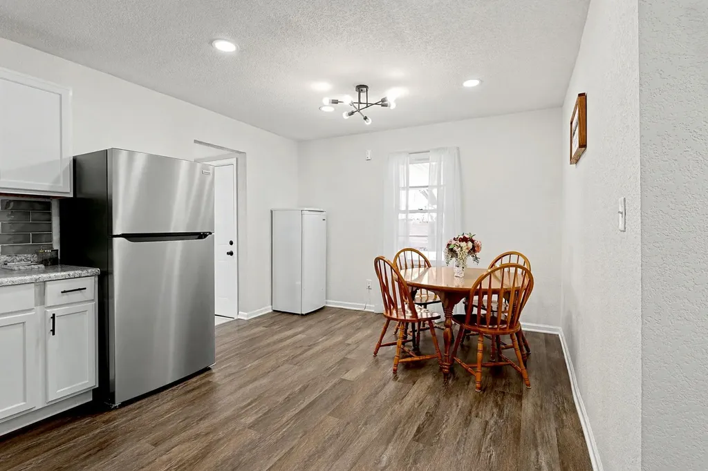 317 E 6th Street Halstead KS 67056