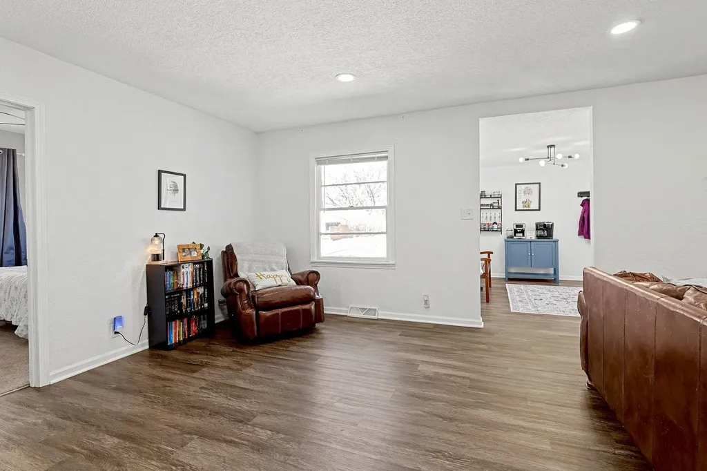 317 E 6th Street Halstead KS 67056