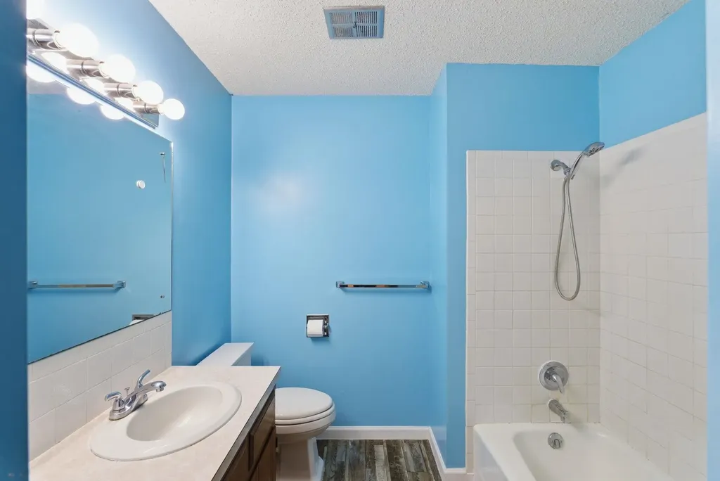 28 Harris Rose Hill KS 67133