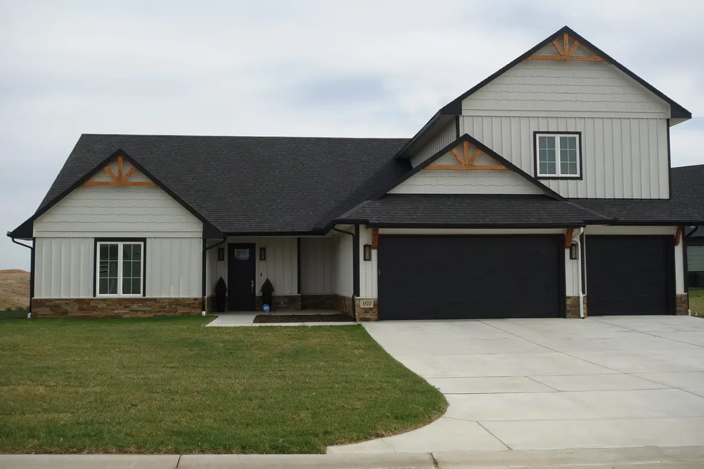 1522 N Emerald Valley Drive Mulvane KS 67110