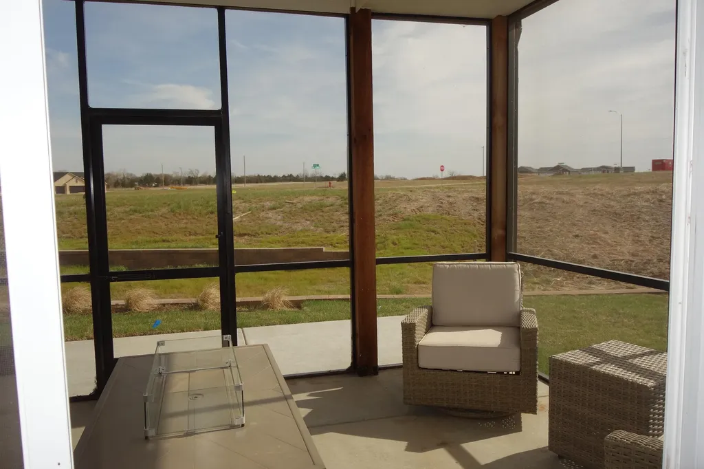 1522 N Emerald Valley Drive Mulvane KS 67110