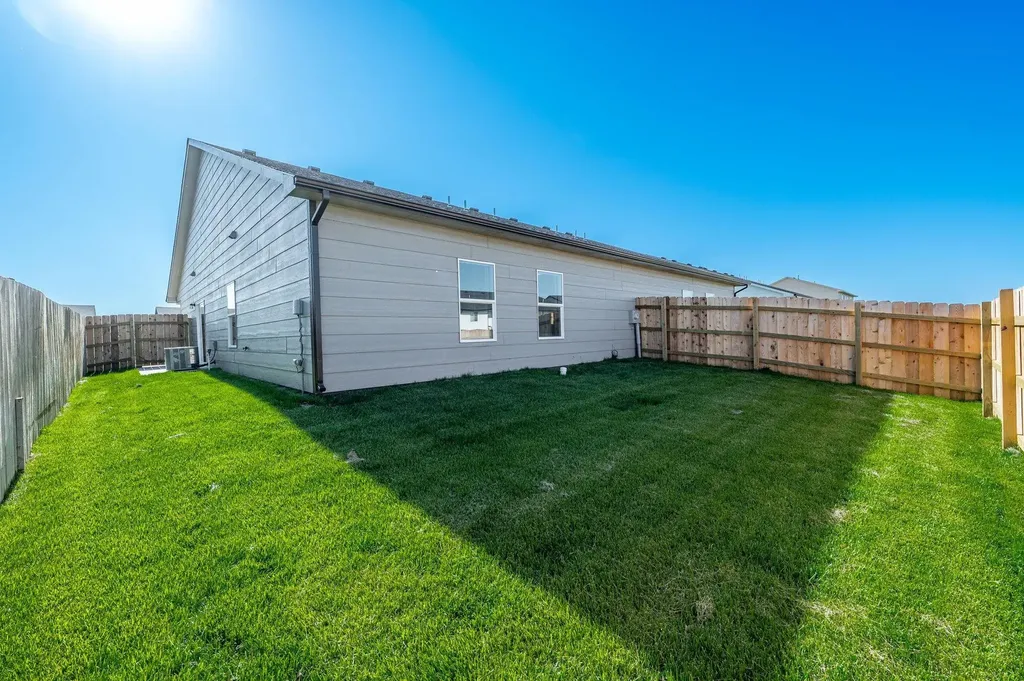 9131 / 9133 E Chris Court Bel Aire KS 67226