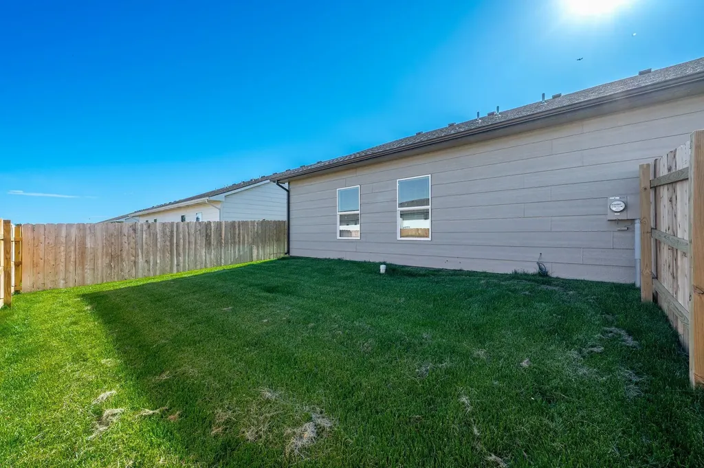 9131 / 9133 E Chris Court Bel Aire KS 67226